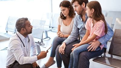 A doctor explains some of the common symptoms related to food allergies in children to concerned parents.